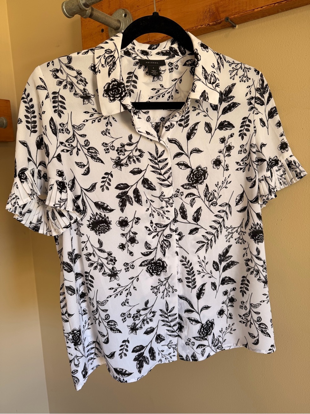 Halogen Black & White Floral Button-Down Top with Ruffle Sleeves